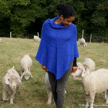 Poncho tricot&eacute; mohair et soie