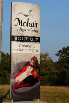 Totem bord de route Mohair du Pays de Corlay
